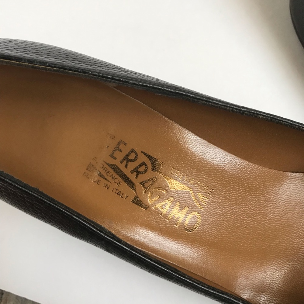 Salvatore Ferragamo Black Snakeskin Leather and Classic Gancini Logo Heel 8 - Picture 10 of 11